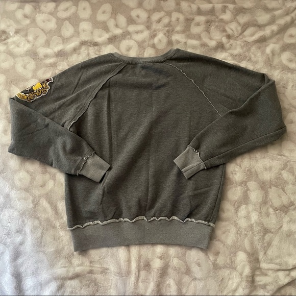 Harry Potter Hufflepuff Universal Studios Pullover Size Medium - Picture 6 of 8